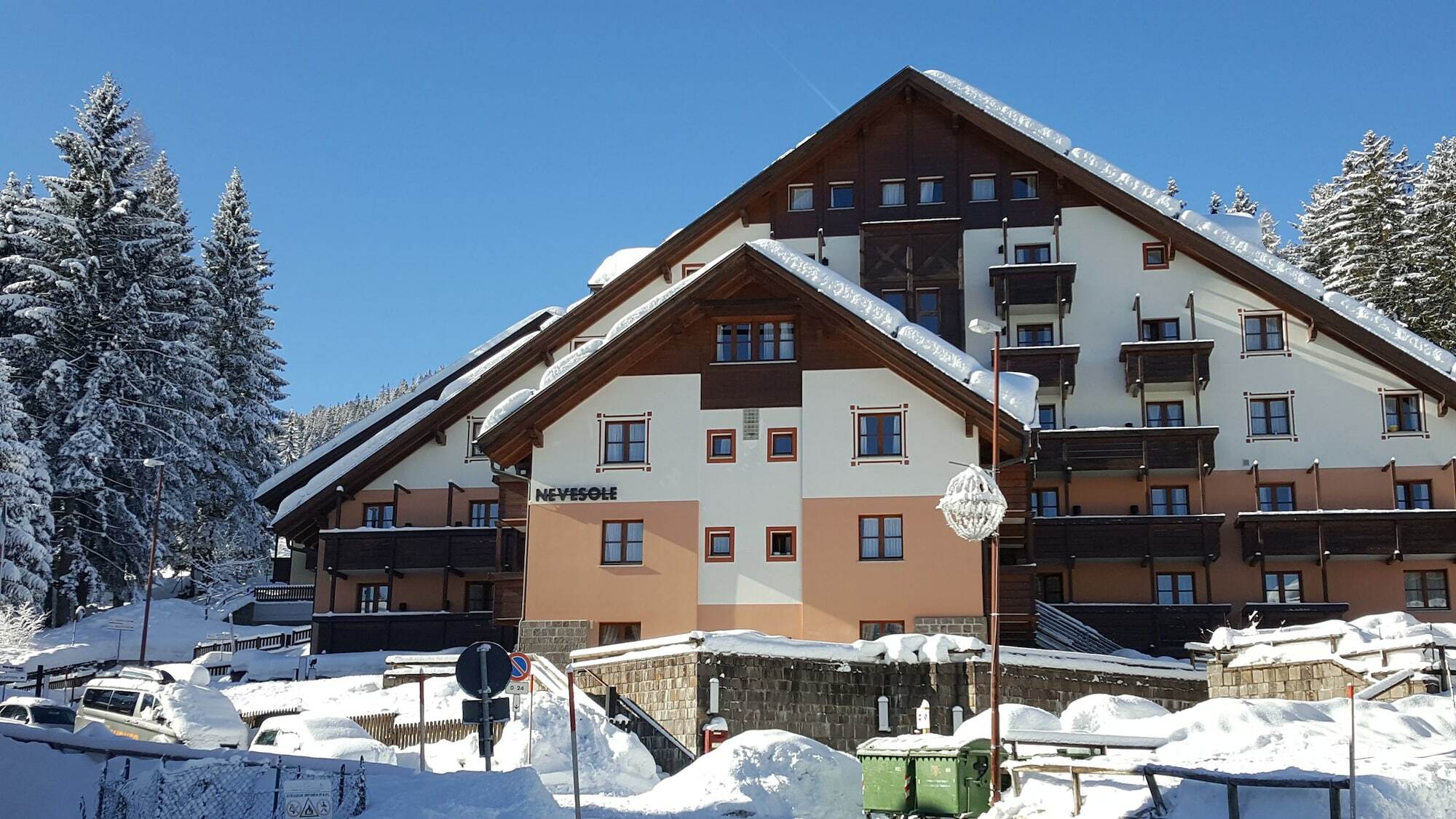 Nevesole Folgarida Resort Aparthotel Eksteriør billede